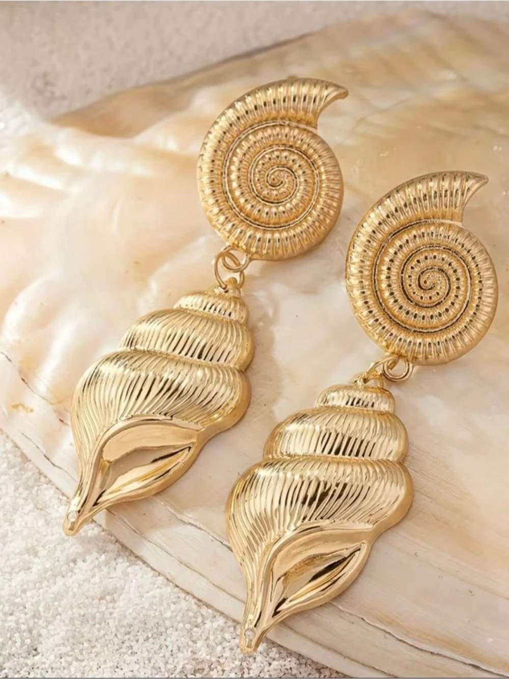 NEW ! Gold Shell Drop Earrings. Unique Earrings 🐚 Trendy Shell Earrings